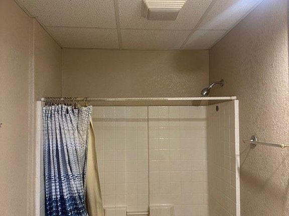 3rd image of 4611 Jones St
