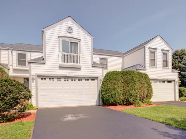 1703 Waters Edge Dr, Minooka, IL 60447