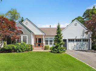 2 Willowood Ct, Westhampton, NY 11977