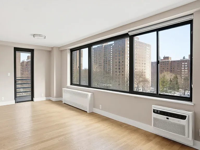 792 Columbus Ave #7P — Photo 18