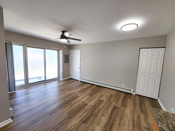 4th image of 701 E Maple Ave APT B