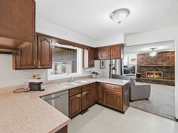 4th image of 1515 Highview Dr