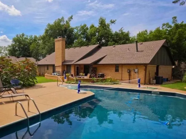 2715 Homestead Ln N, Ponca City, OK 74604