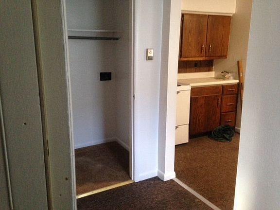 3rd image of 136 Thayer St