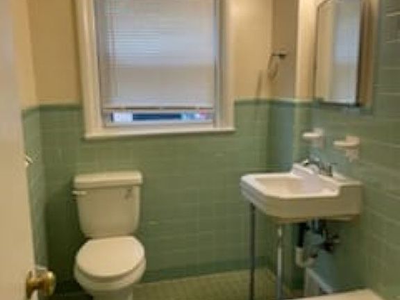 3rd image of 141 Greenwood Ave #1