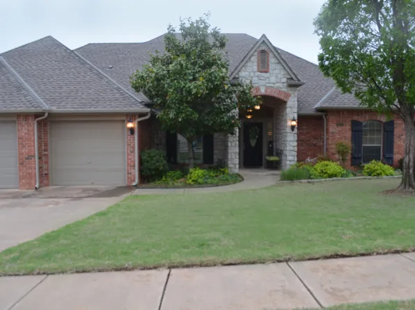 3207 Amberwood Ct, Edmond, OK 73003