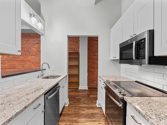 5th image of 196 Crown Street #209