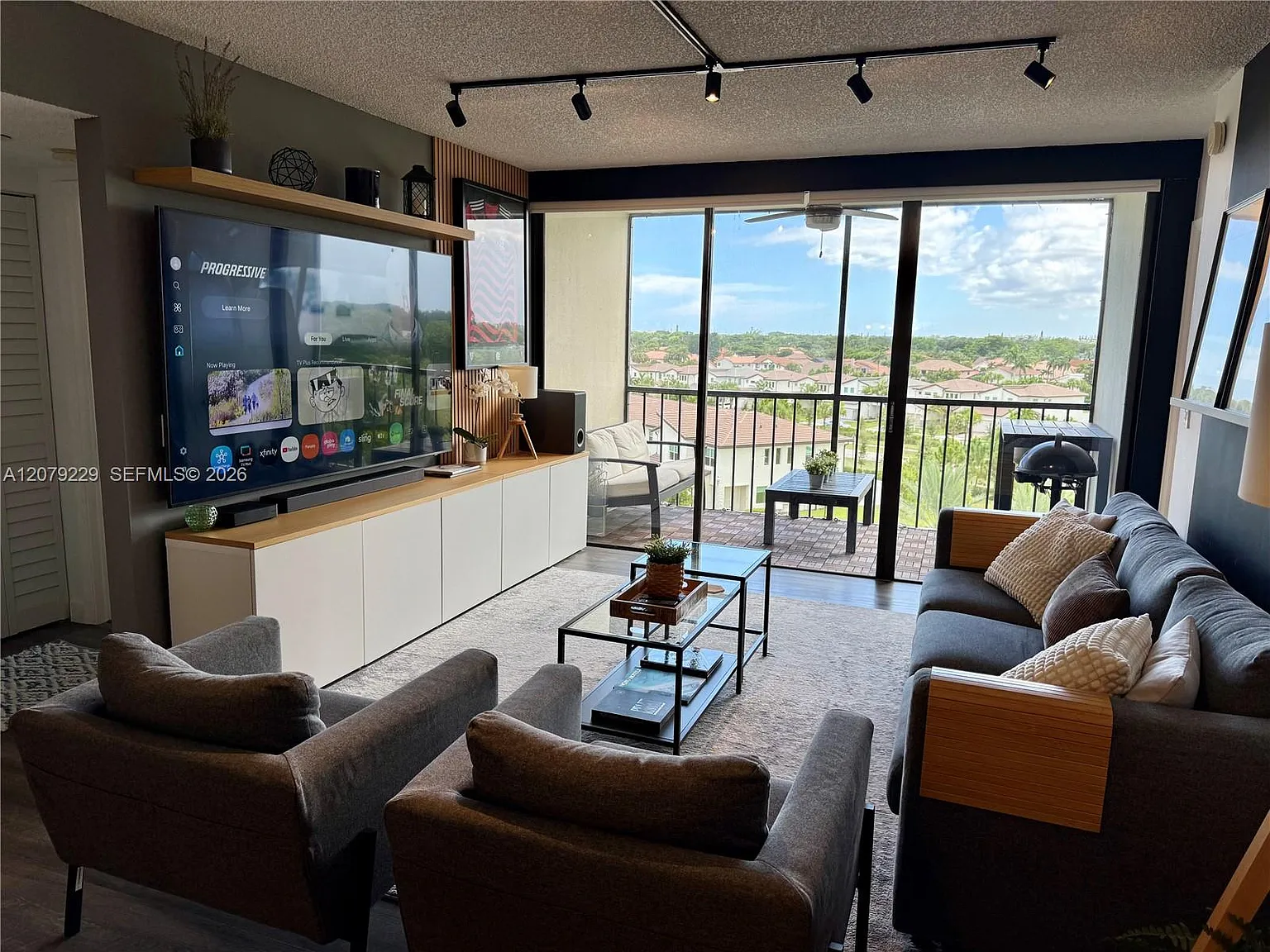 Wellesley Park Condo — Photo 4