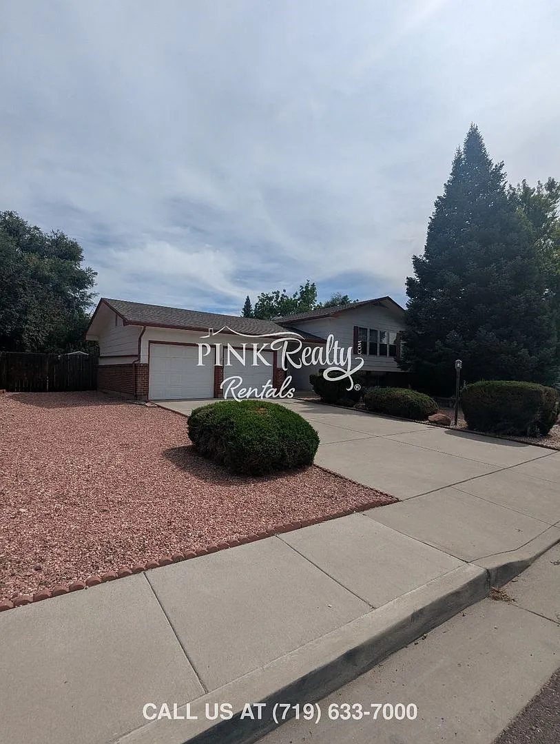Great 4-Bedroom Home in Security! — Photo 2