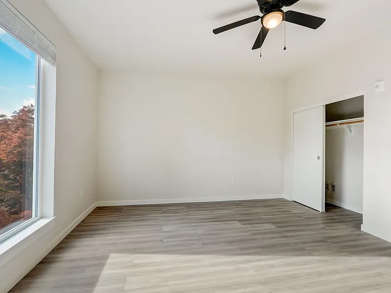 Vibrant Studio Apartment - Belmont St — Photo 23