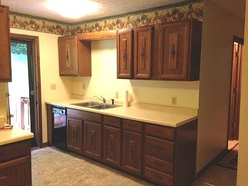 4th image of 120 Lake View Dr APT 3