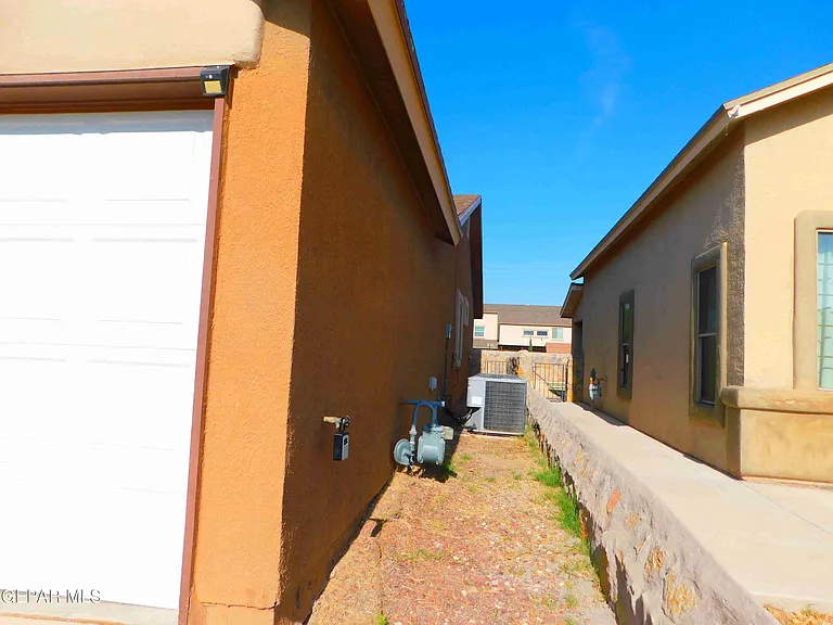 2508 Sparrow Point St — Photo 4