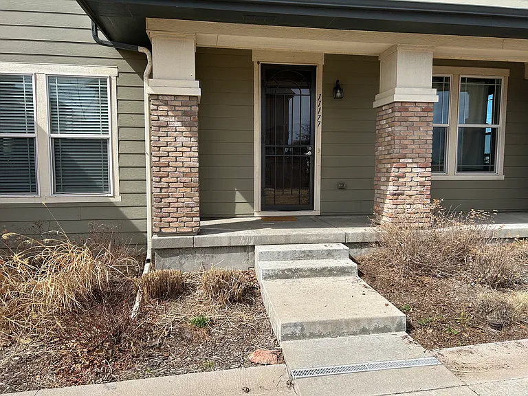 11177 E 28th Pl — Photo 2