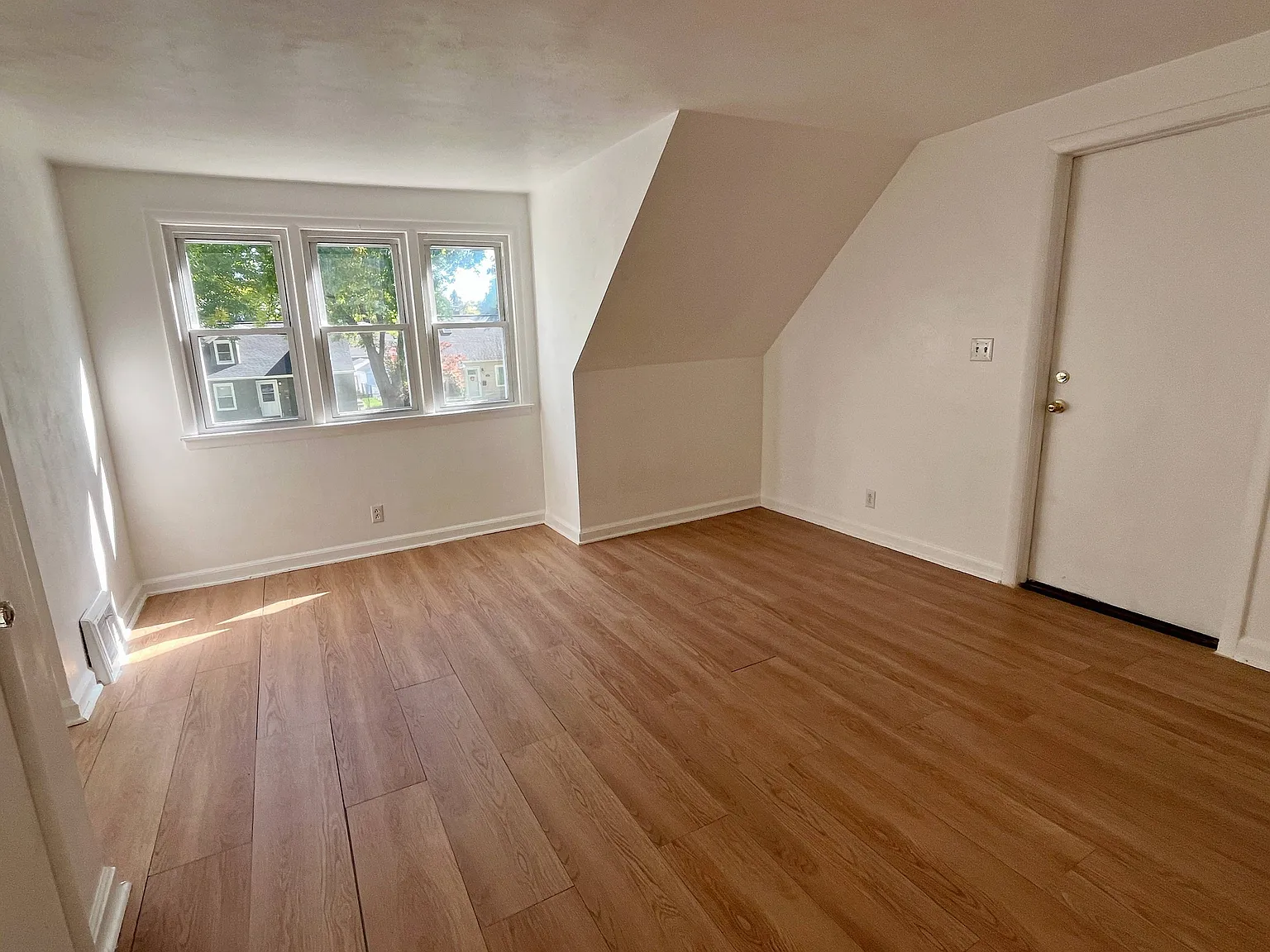 2 bed, 840 sqft, $935 — Photo 2