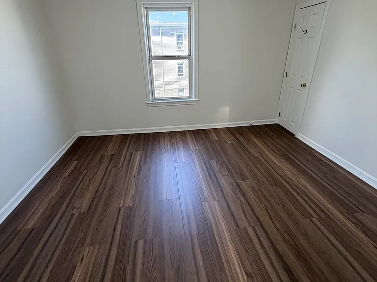 189 Belleville Ave #3 — Photo 2
