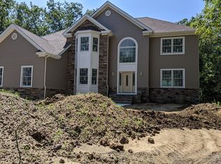 5 Oakland Dr, Jackson, NJ