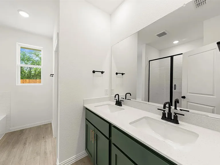 2121 Williams Rd — Photo 8