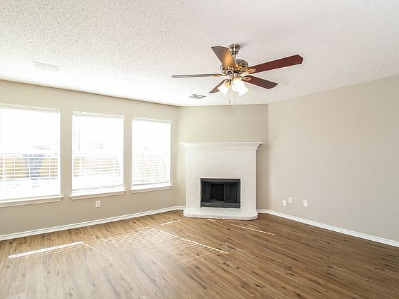 4th image of 1585 Brookstone Dr