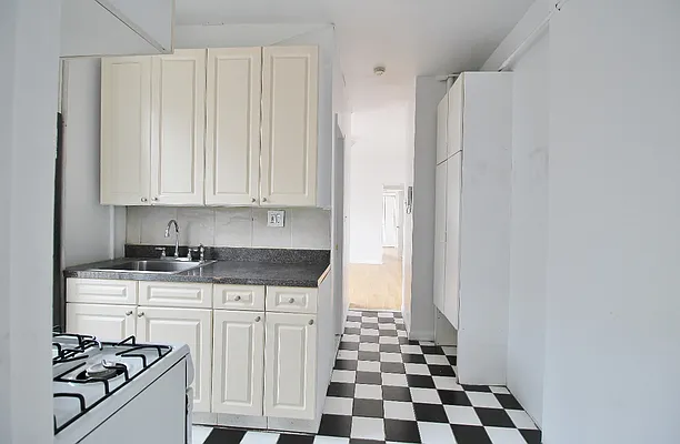 Rented by Julianna Realty Corp | media 21