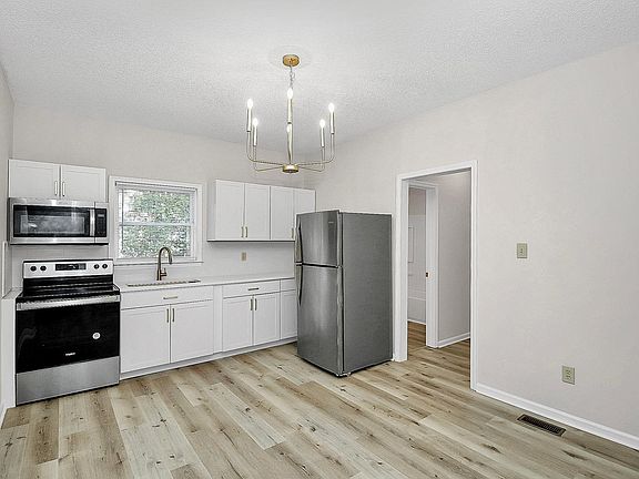 3rd image of 1108 W 6th Ave