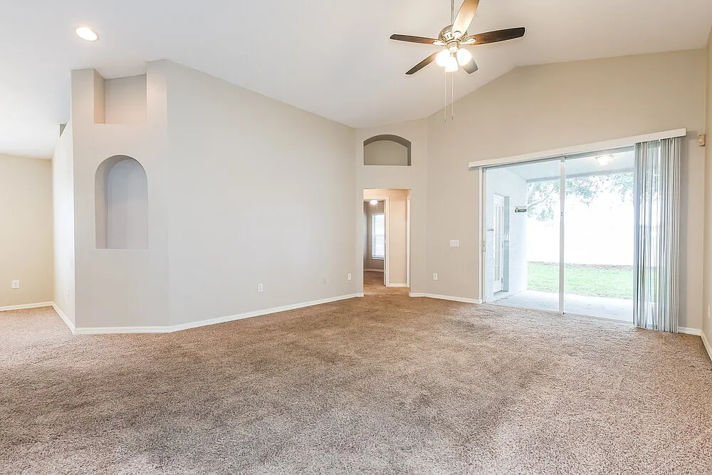 3 bed, 2.0 bath, 1640 sqft, $2,035 — Photo 4
