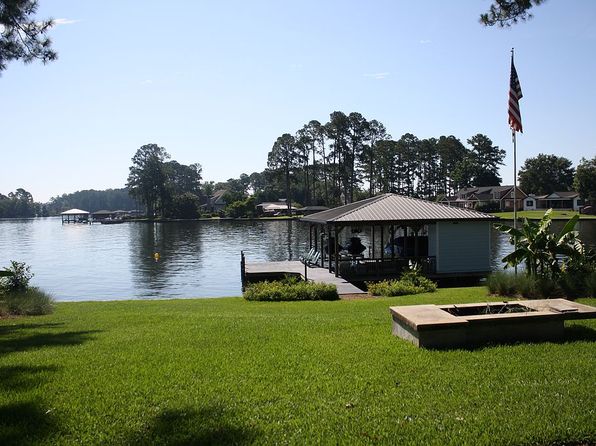113 Island View Dr NE