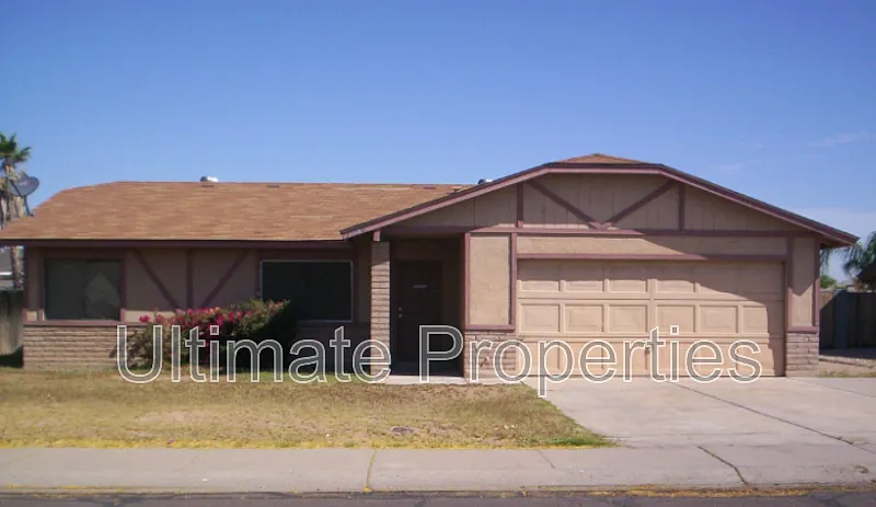 9538 W Echo Ln