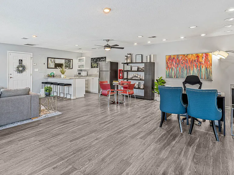Rocky Creek Apartments — Photo 21