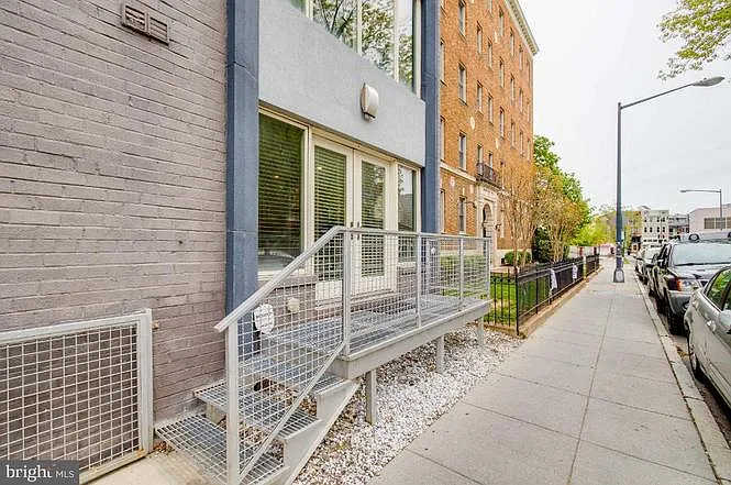 1423 Newton St NW — Photo 10