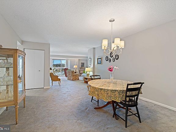 3rd image of 1040 Deer Ridge Dr Unit 402
