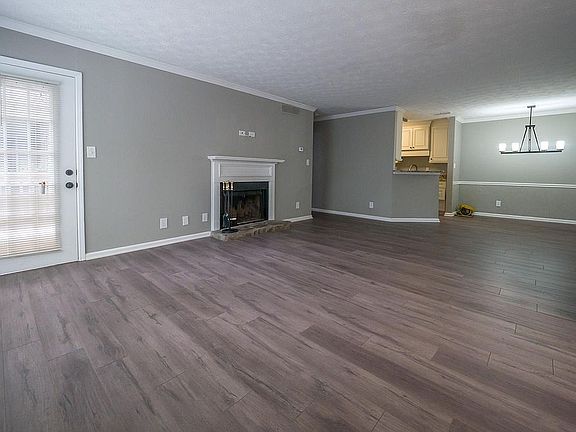 3rd image of 1306 Country Park Dr SE