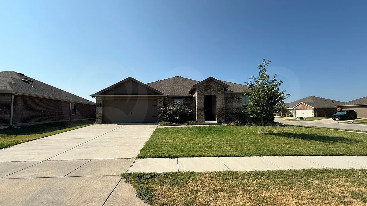 4 bed, 2.0 bath, 2730 sqft, $2,550 — Photo 3