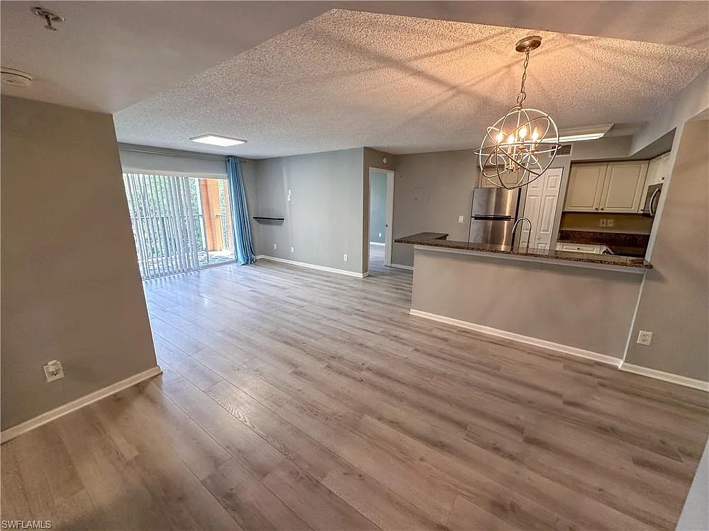 2 bed, 2.0 bath, 1042 sqft, $1,900 — Photo 4
