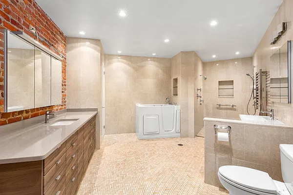 Sold by Compass | media 22