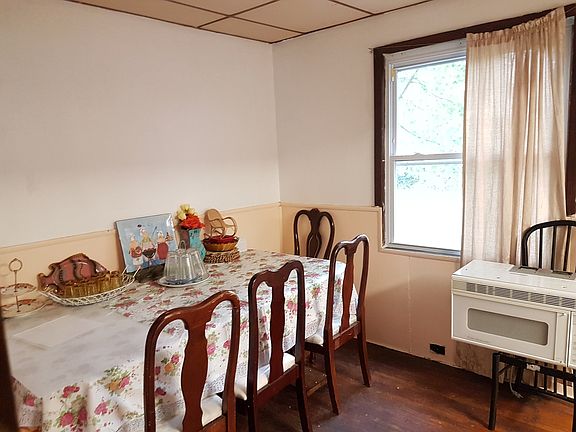 5th image of 131 Burgard Pl