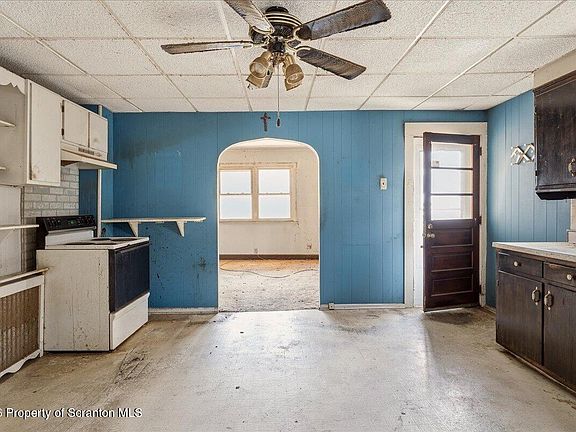 5th image of 910-912 S Hampton St