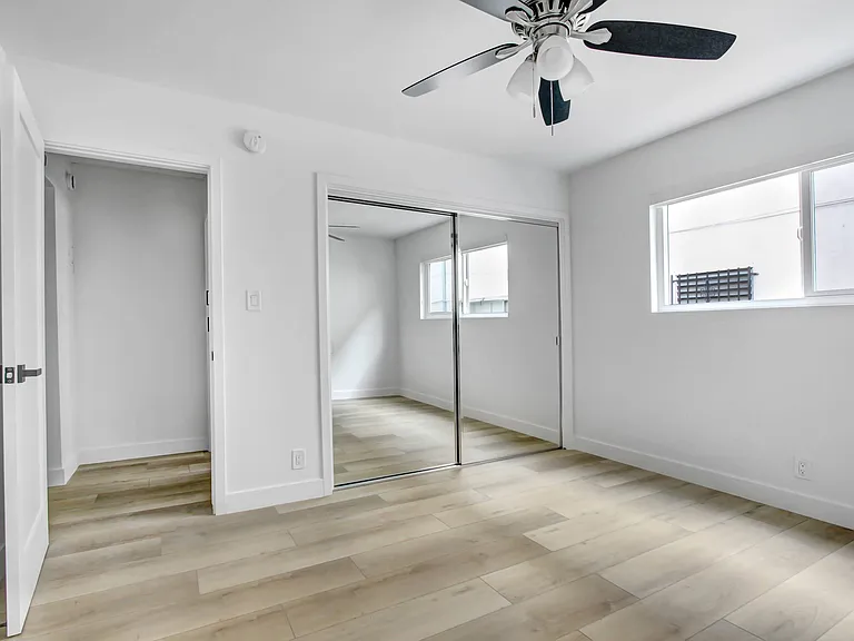 514 N Hayworth — Photo 8