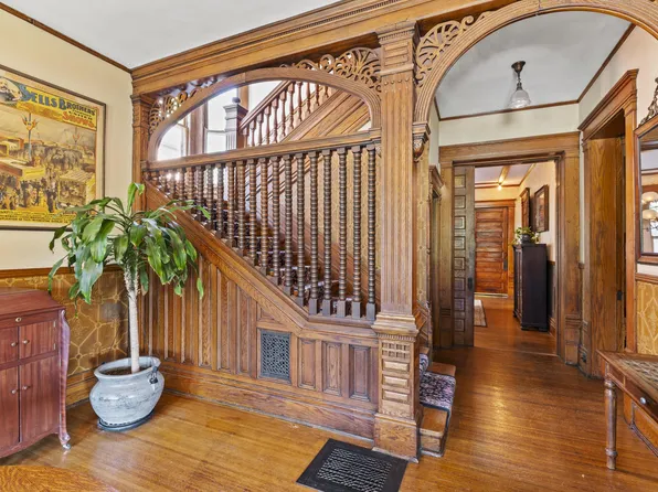 140 Buttles Ave, Columbus, OH 43215