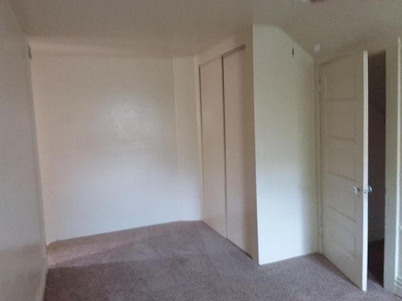 4th image of 581 N El Molino Ave APT B
