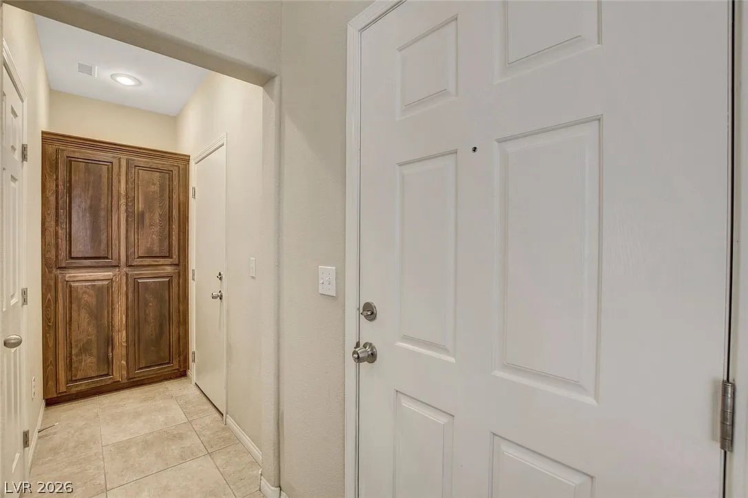 4 bed, 3.0 bath, 1909 sqft, $2,300 — Photo 3
