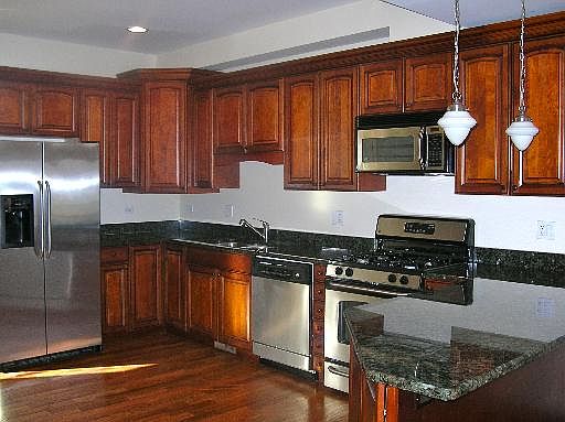3rd image of 4733 Auvergne Ave #4733