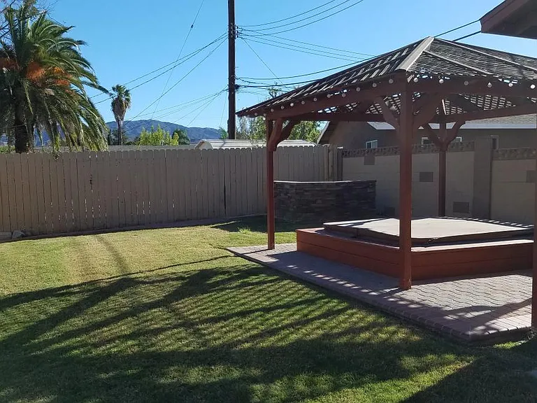 27377 Crossglade Ave — Photo 3