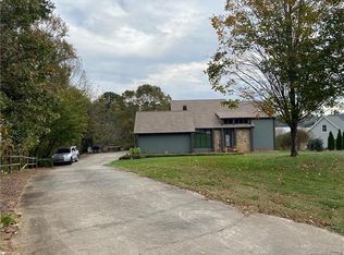 448 Lake Forest Dr, Taylorsville, NC 28681