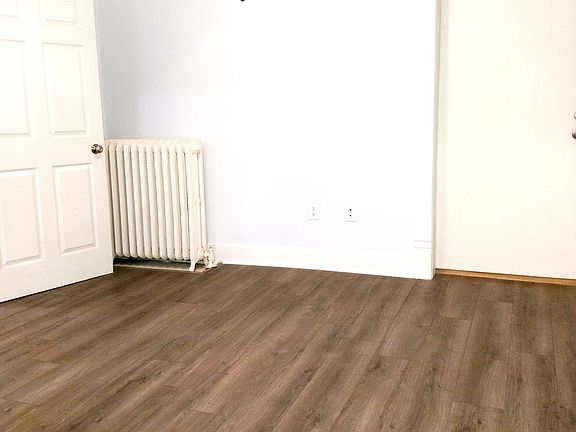 5th image of 18 E Railroad St APT 3