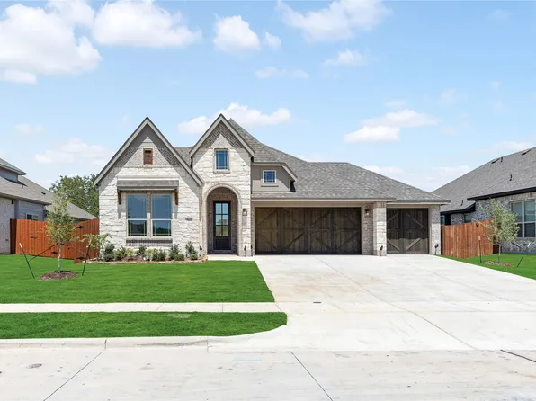 561 Red Maple Rd, Waxahachie, TX 75165