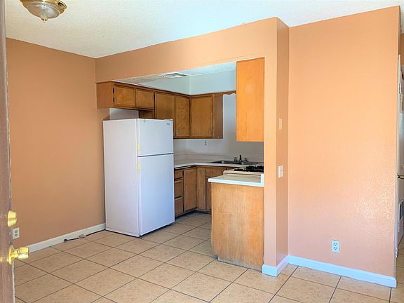 5th image of 600 E 5th St APT 11