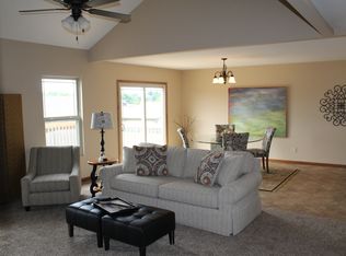 7103 SW 17th St, Topeka, KS 66615