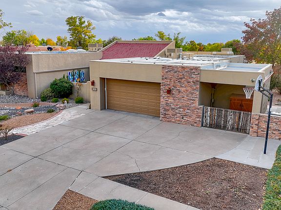2nd image of 6025 Casa Feliz NE