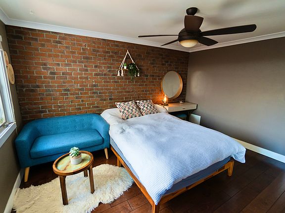 Master bedroom with plenty of natural light (Bear mattress queen size bed).