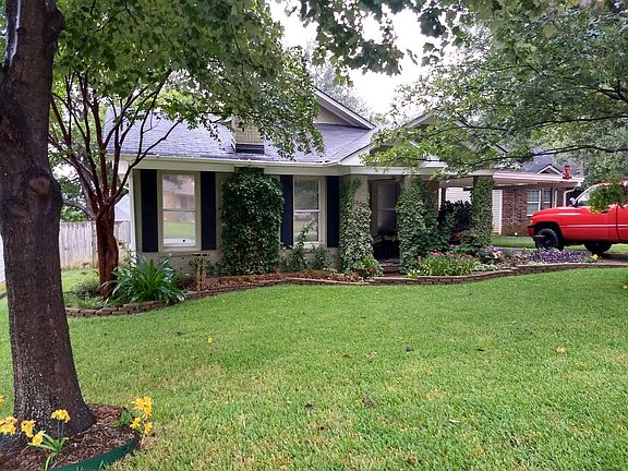 2nd image of 1900 Belmont Dr